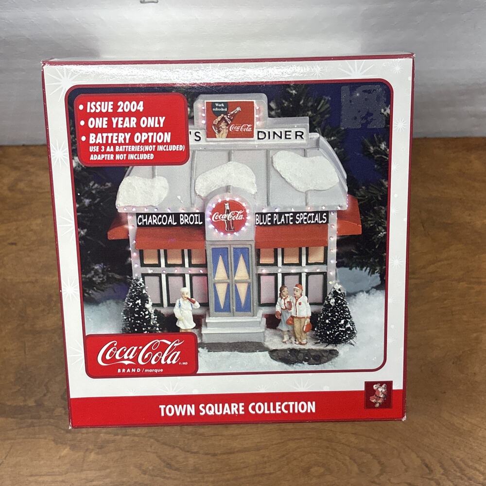 Coca-Cola Town Square Kate’s Diner Lighted Christmas Village 2004 w Box